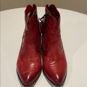 Frye Renee Seam Short boot in burgundy Size 7.5